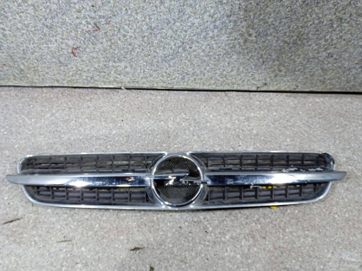 Решетка радиатора к Opel Vectra 2004