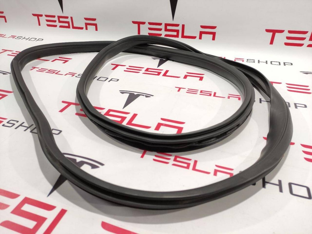 Уплотнитель к Tesla Model X 2017