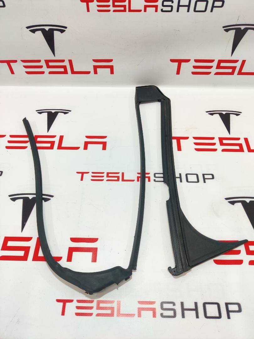 Уплотнитель к Tesla Model X 2019