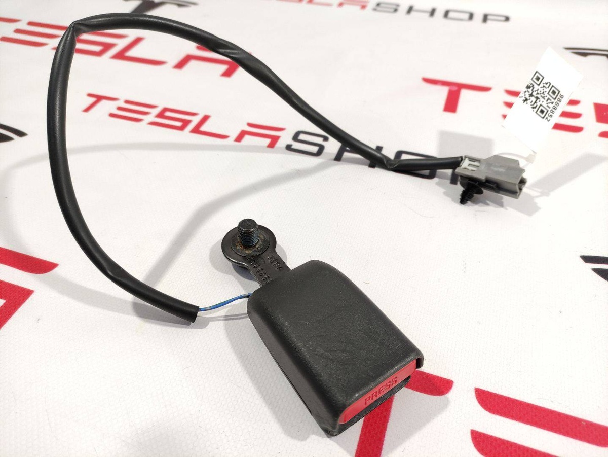 Замок ремня безопасности к Tesla Model S 2018