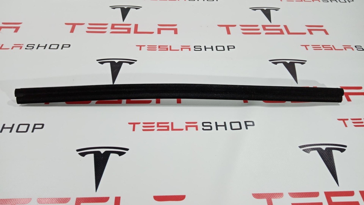 Уплотнитель к Tesla Model S 2012