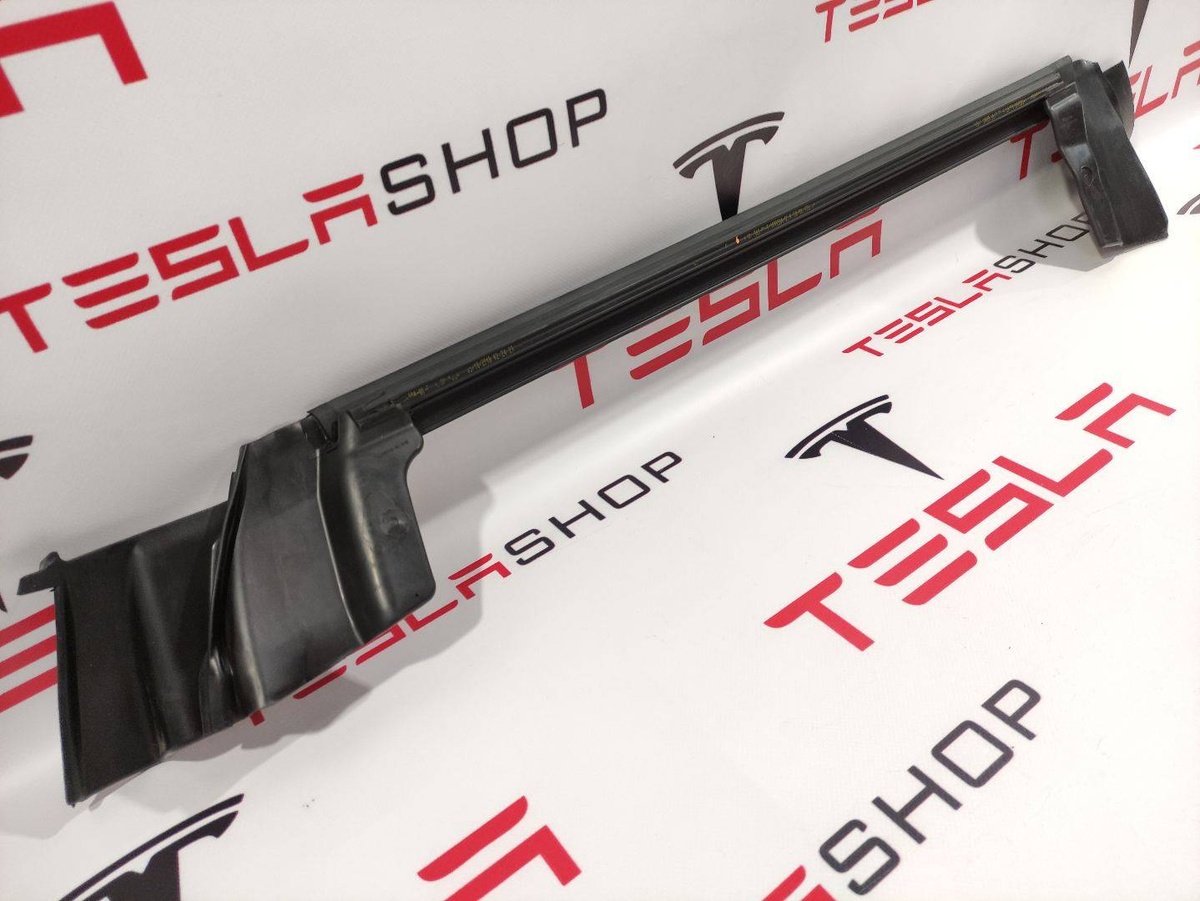 Уплотнитель к Tesla Model 3 2021