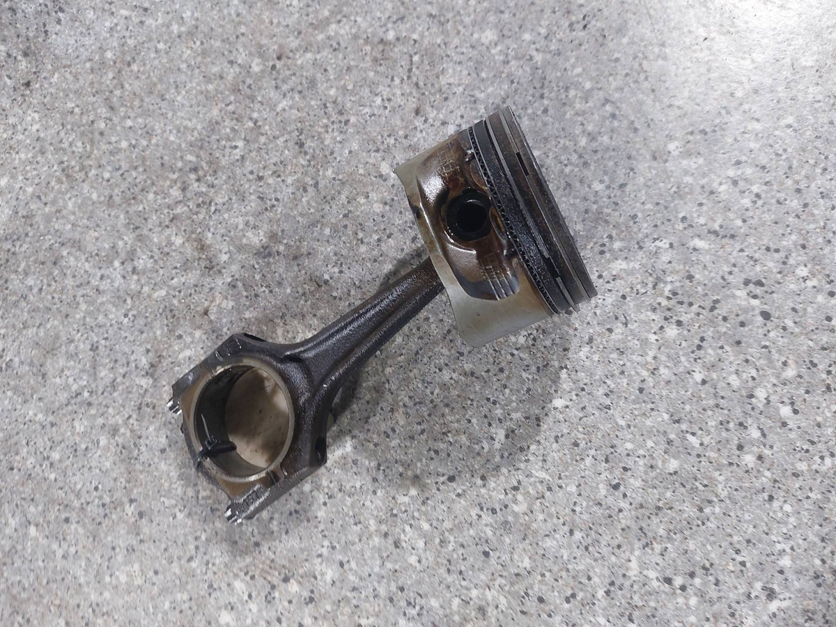 Поршень к Opel Astra 2004