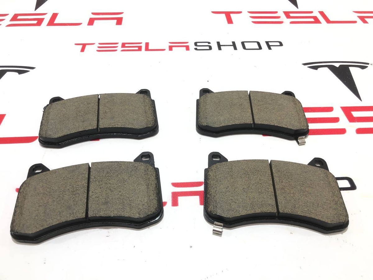 Тормозные колодки передние к Tesla Model 3 2021