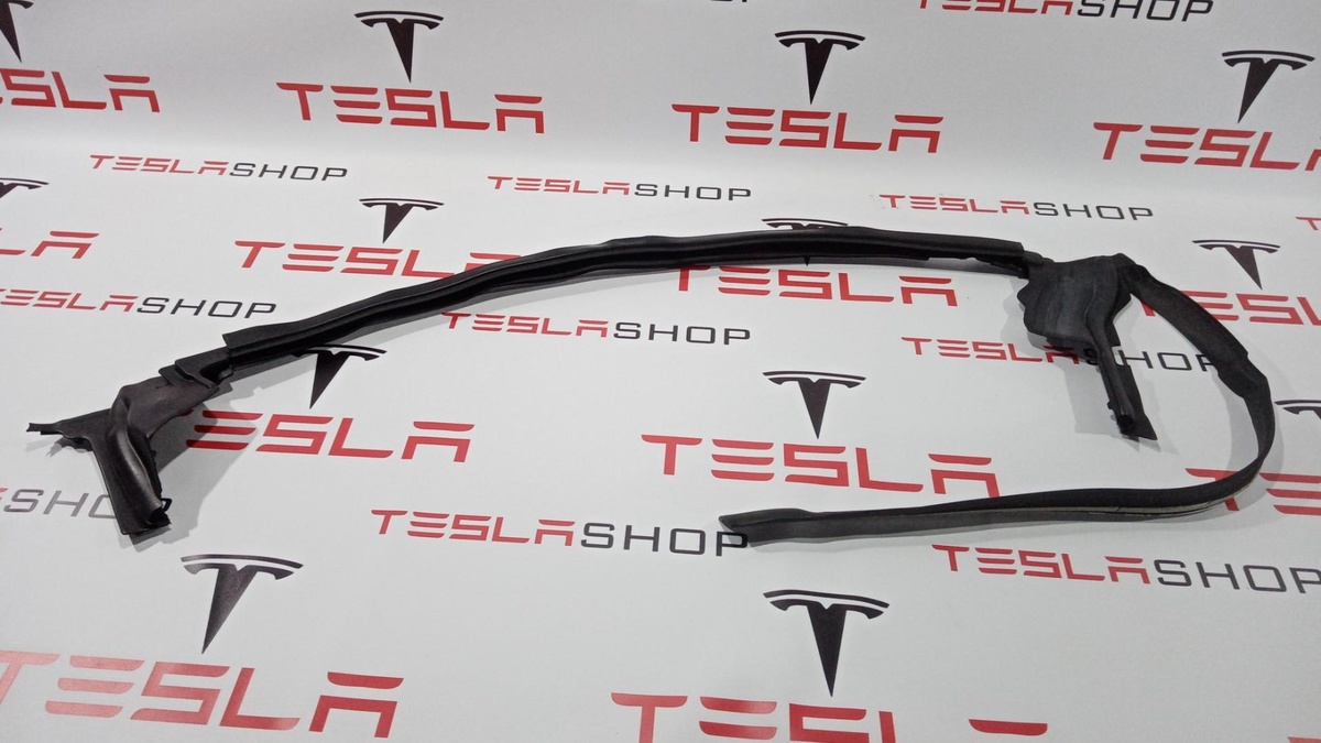 Уплотнитель к Tesla Model X 2016