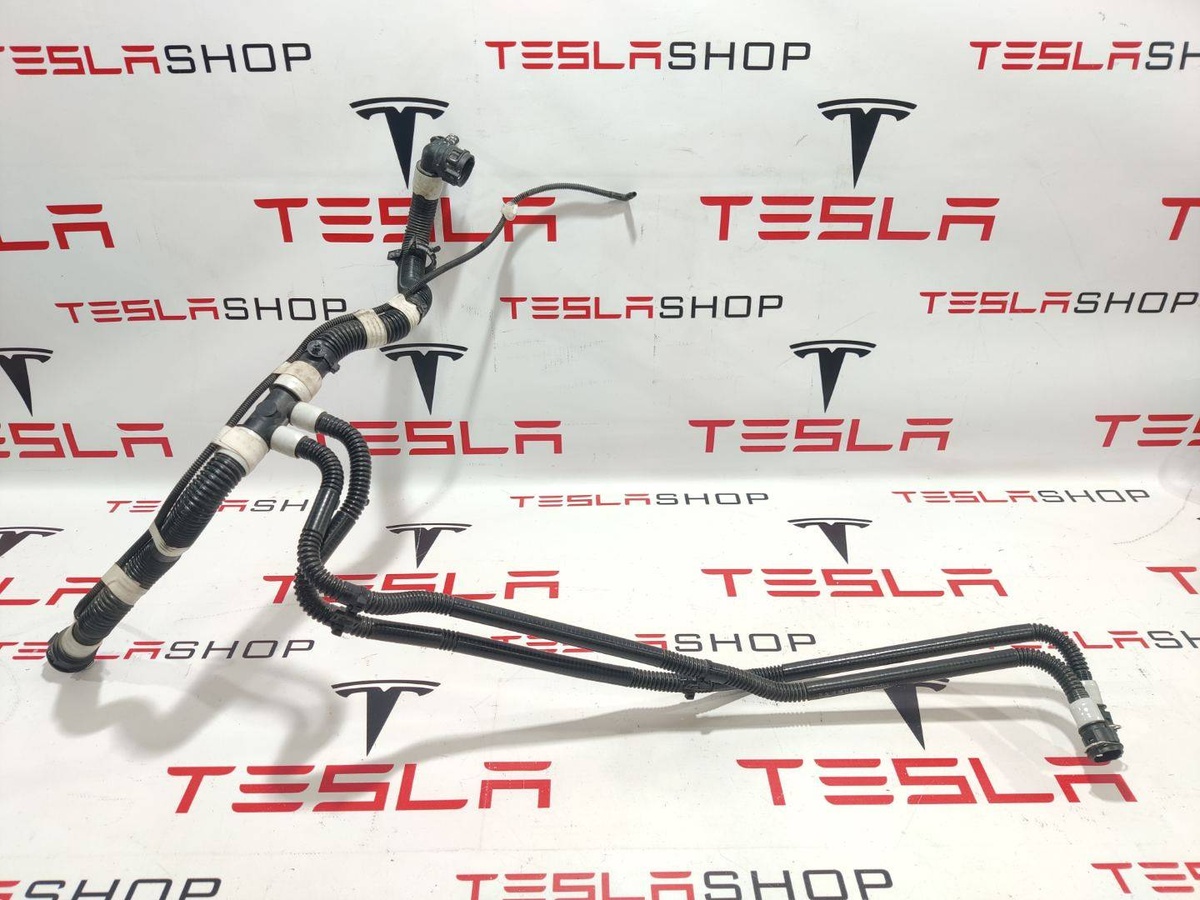 Патрубок радиатора к Tesla Model 3 2019