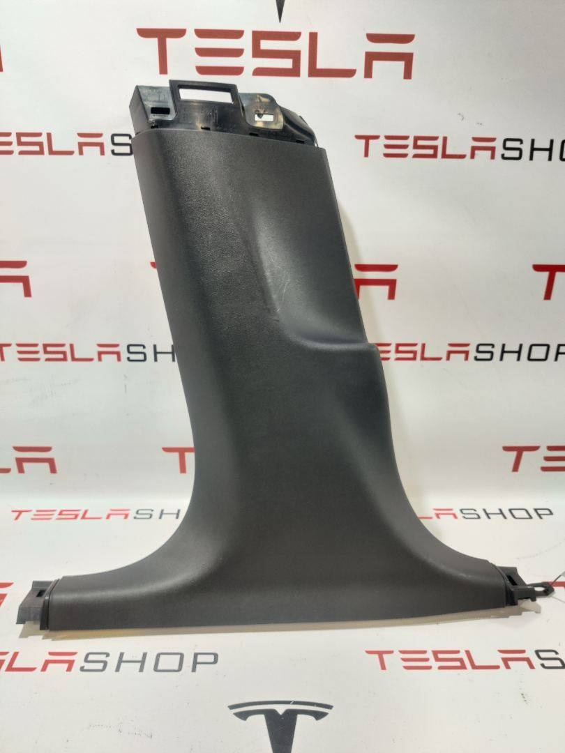 Обшивка стойки к Tesla Model 3 2019