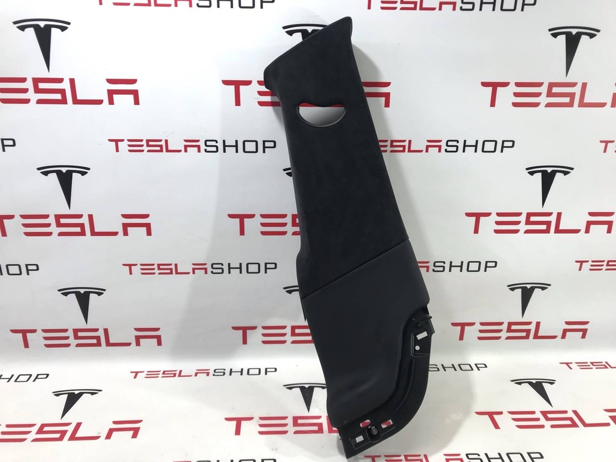 Обшивка стойки к Tesla Model S 2021