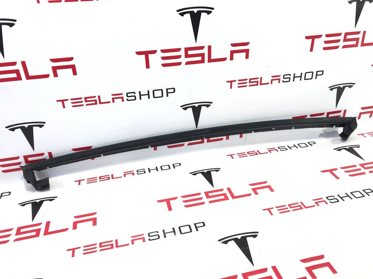 Уплотнитель к Tesla Model X 2017