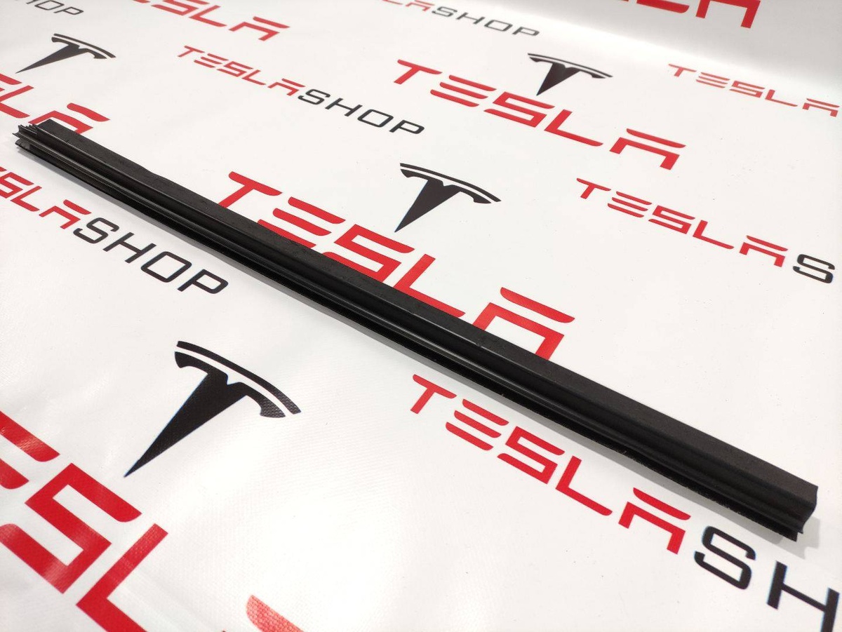 Уплотнитель к Tesla Model S 2015