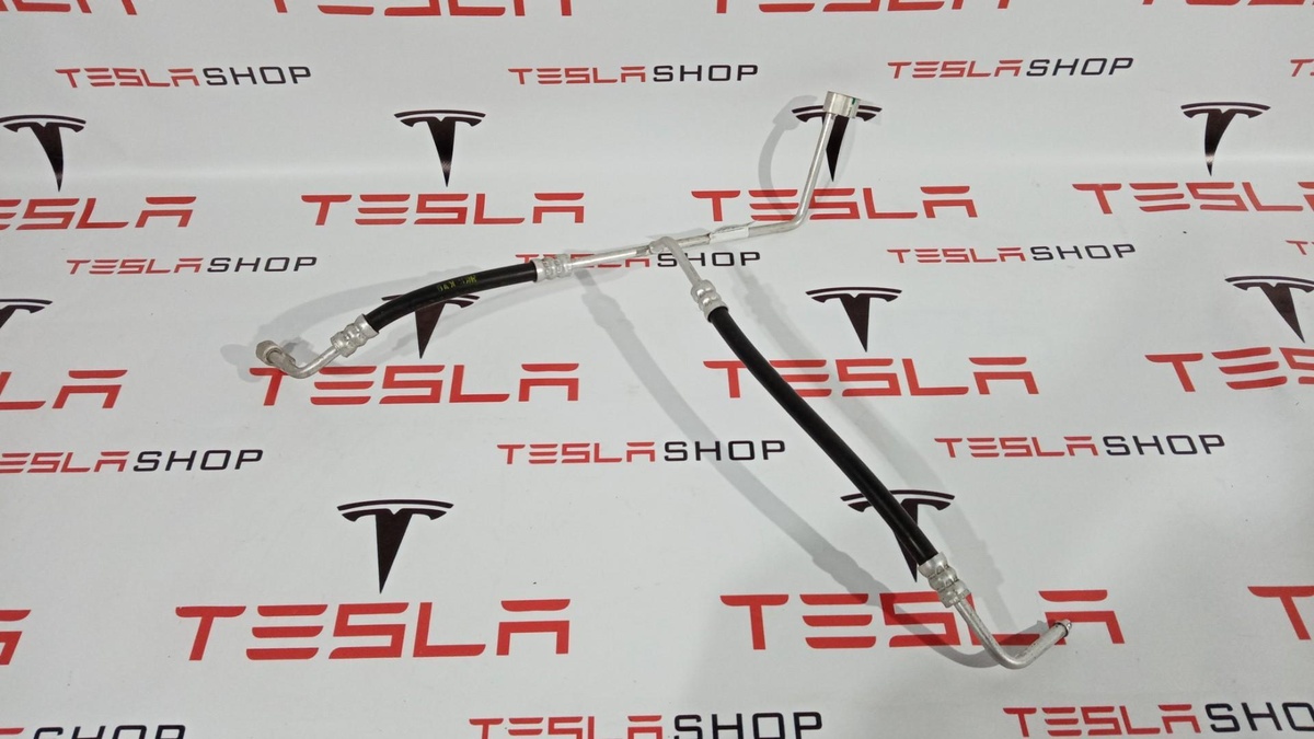 Трубка охлаждающей жидкости металлическая к Tesla Model S 2015