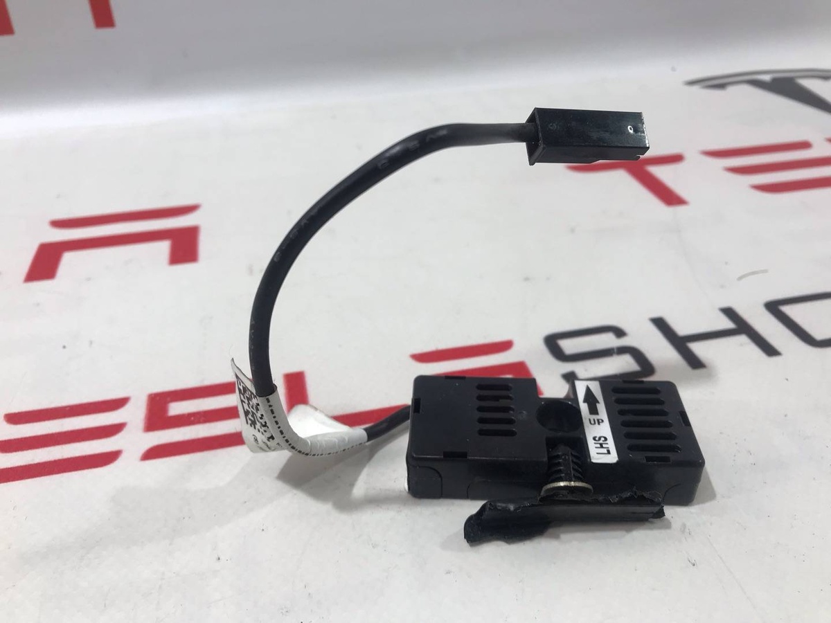 Антенна  к Tesla Model X 2017
