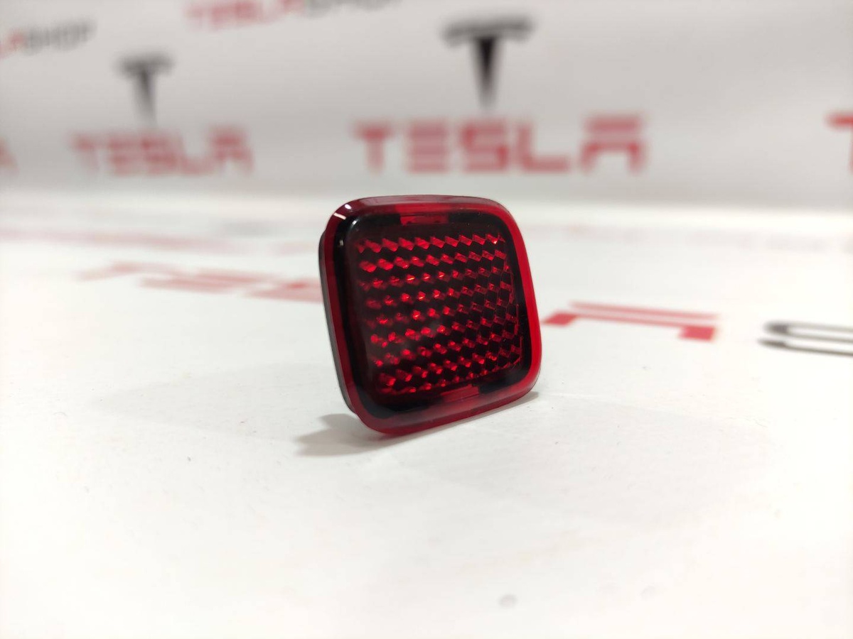 Отражатель фары к Tesla Model 3 2019