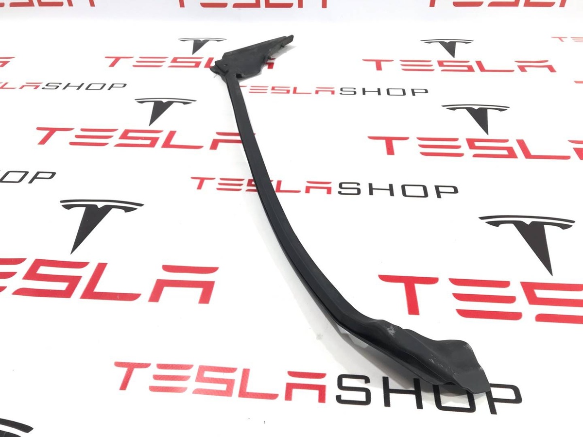 Уплотнитель к Tesla Model S 2017