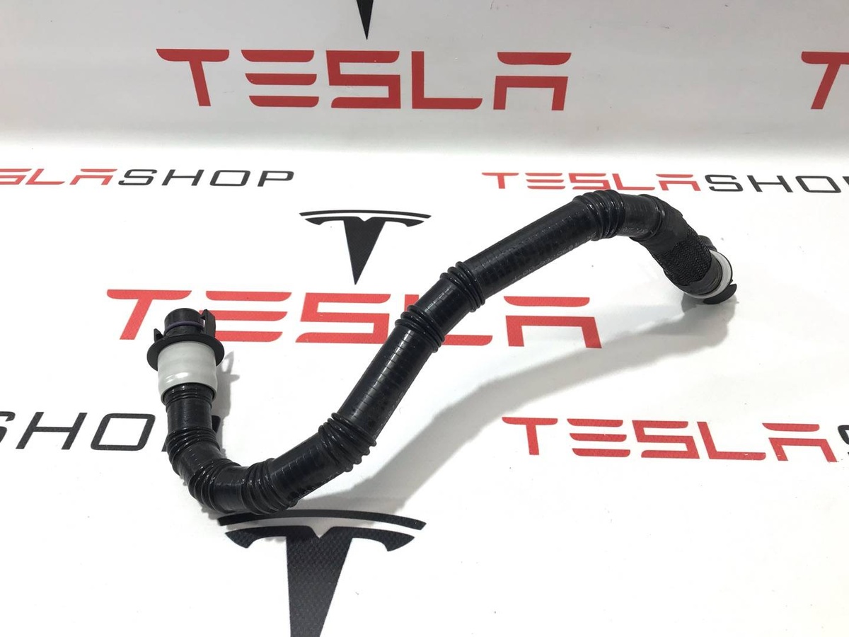 Патрубок радиатора к Tesla Model 3 2021
