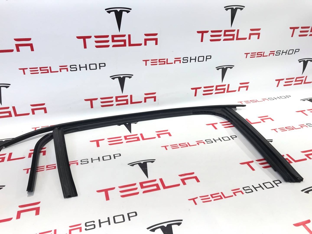 Уплотнитель к Tesla Model X 2017