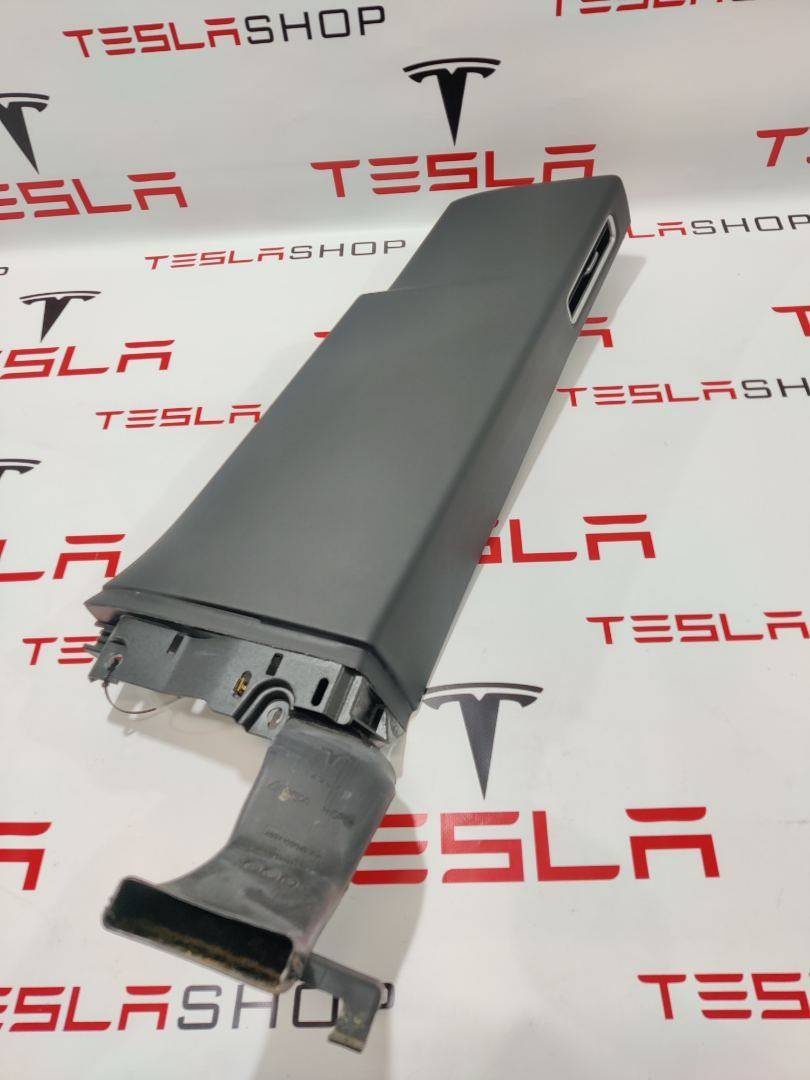Обшивка стойки к Tesla Model X 2018