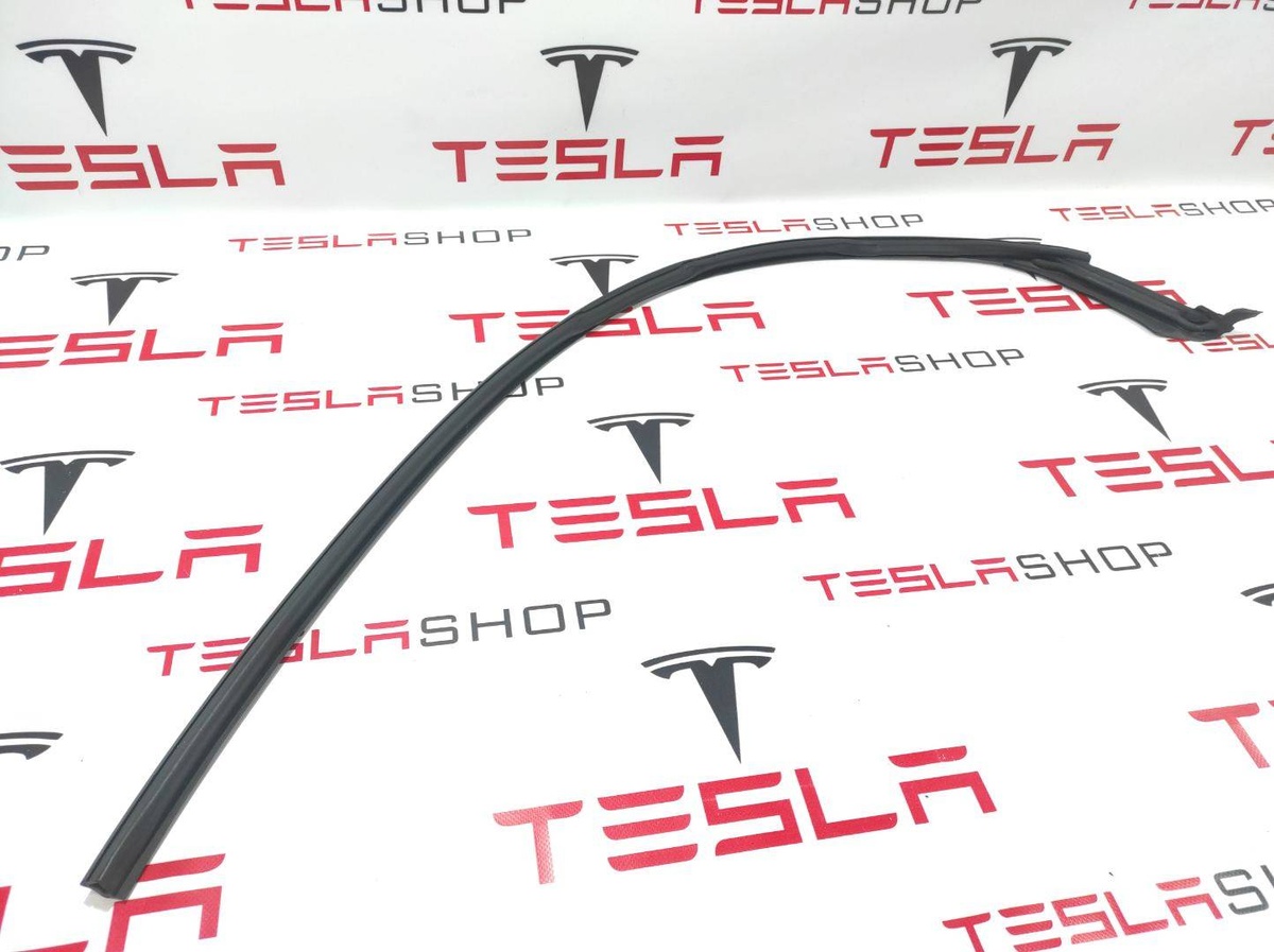 Уплотнитель к Tesla Model X 2019