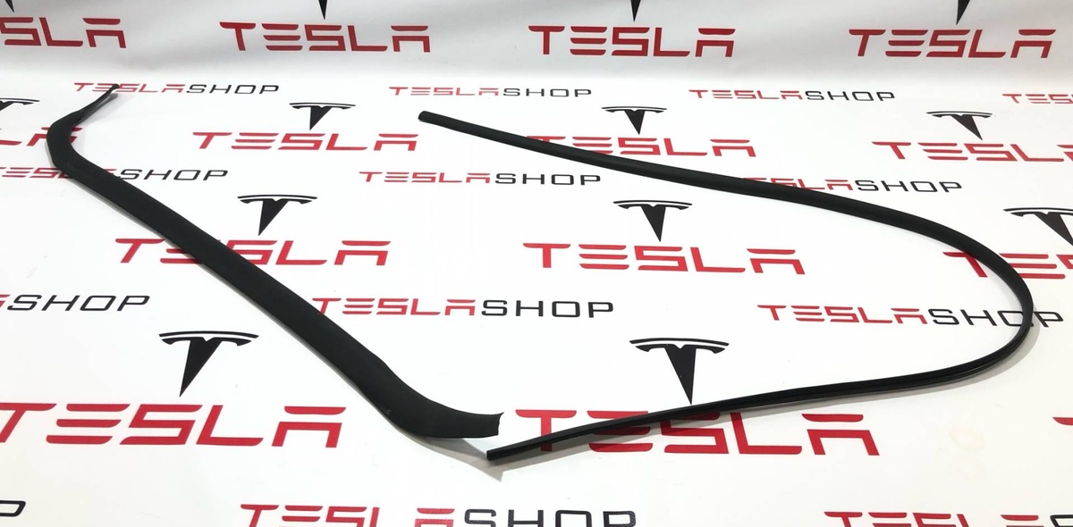 Уплотнитель к Tesla Model S 2018