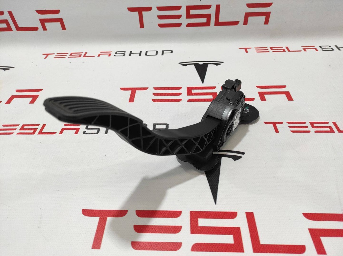 Педаль газа к Tesla Model S 2015