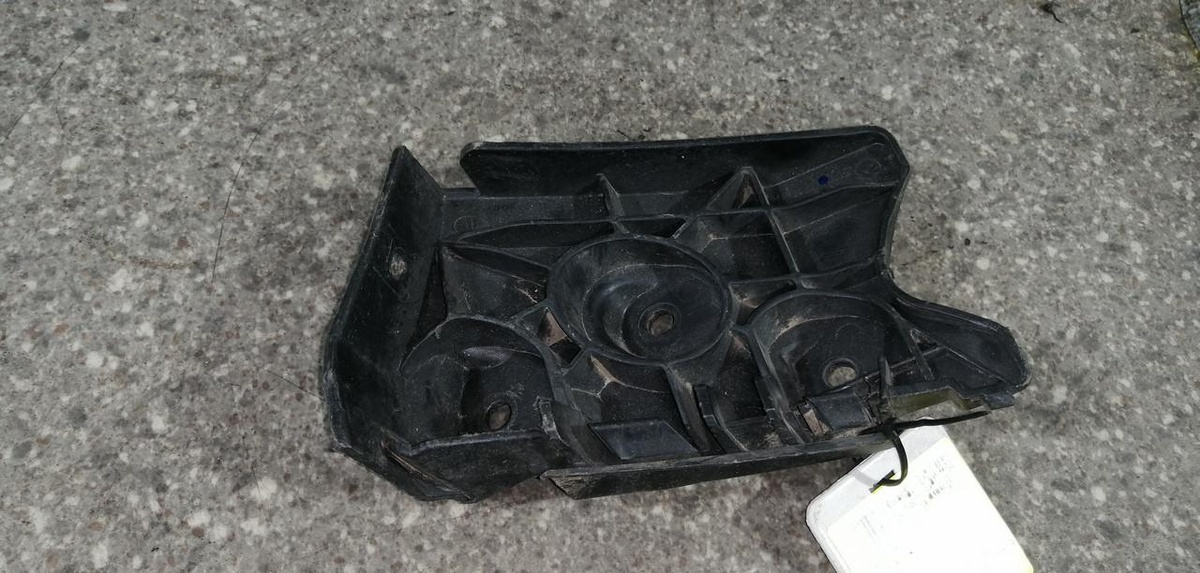 Кронштейн крепления бампера к SEAT Altea 2007