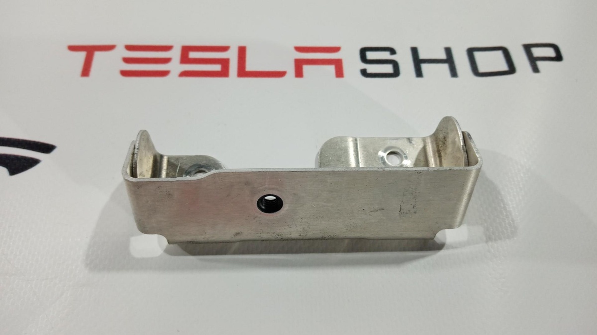 Кронштейн к Tesla Model S 2012