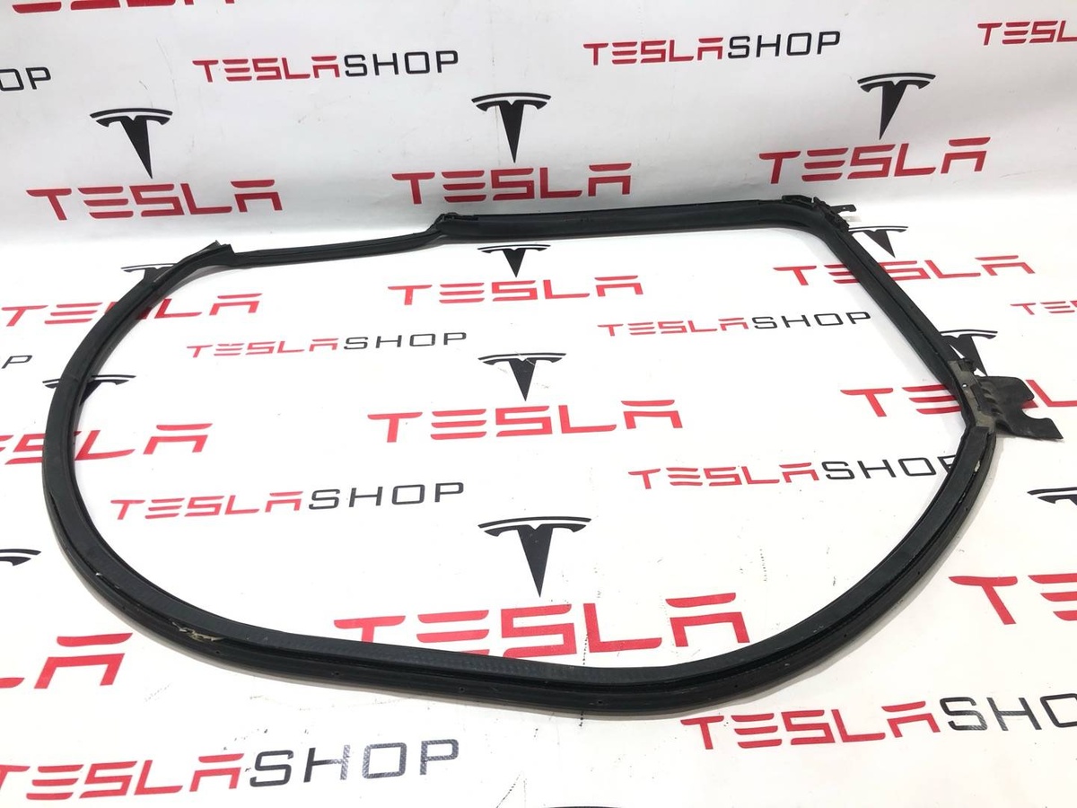 Уплотнитель к Tesla Model S 2014