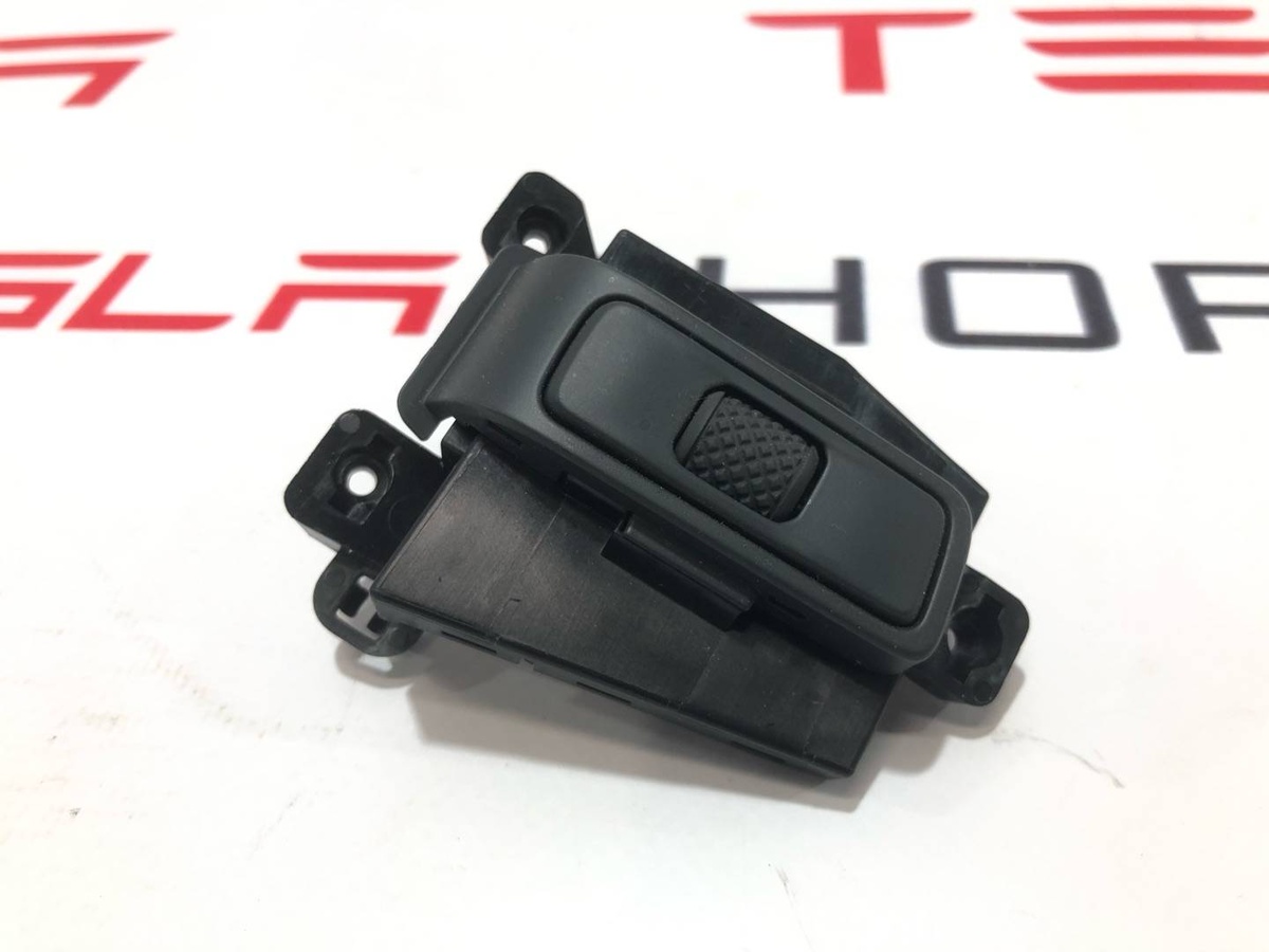 Кнопки руля к Rivian R1T 2022