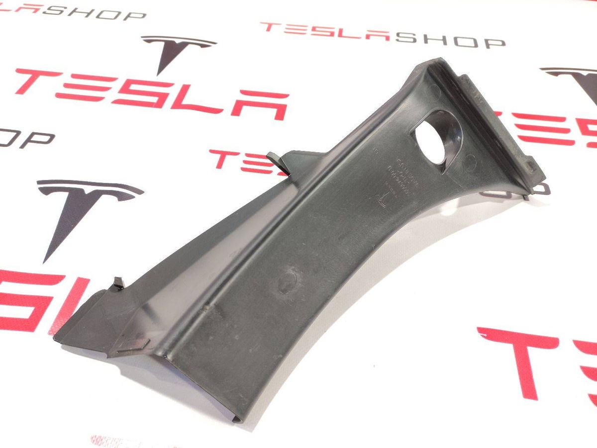 Молдинг крышки багажника к Tesla Model S 2015