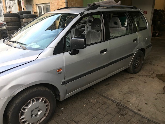 Mitsubishi к Mitsubishi Space Wagon 2000