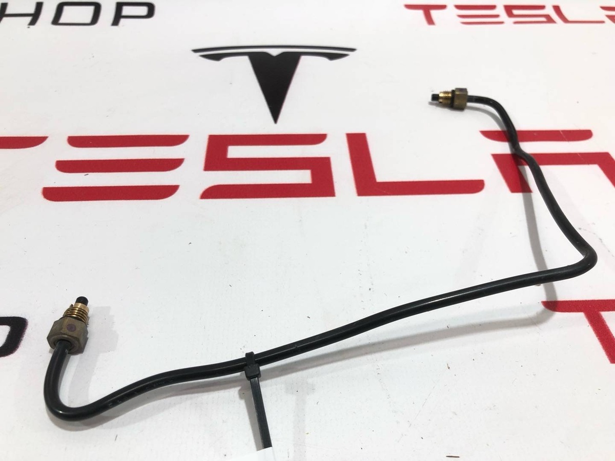 Трубка пневмоподвески к Tesla Model X 2019