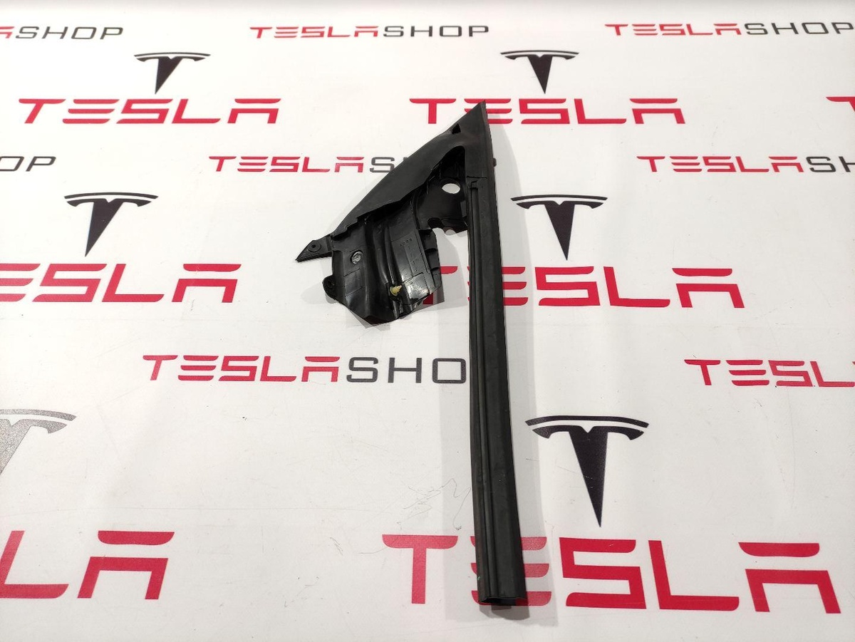 Уплотнитель к Tesla Model 3 2020