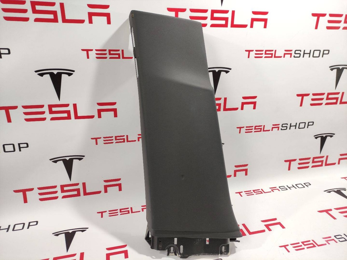 Обшивка стойки к Tesla Model X 2016
