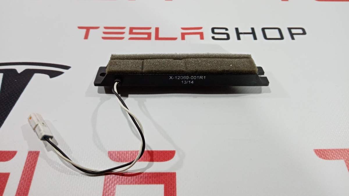 Антенна системы Комфортный доступ к Tesla Model S 2012