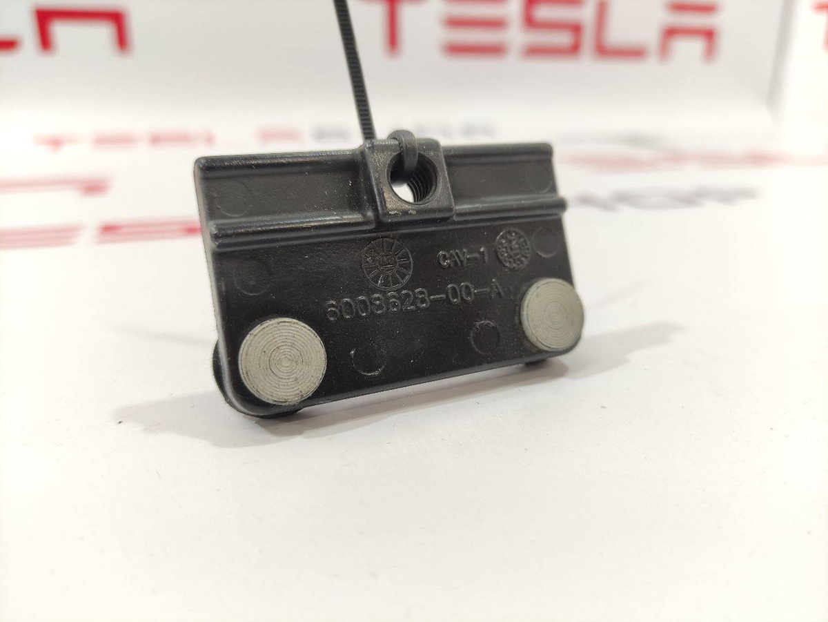 Кронштейн к Tesla Model S 2015