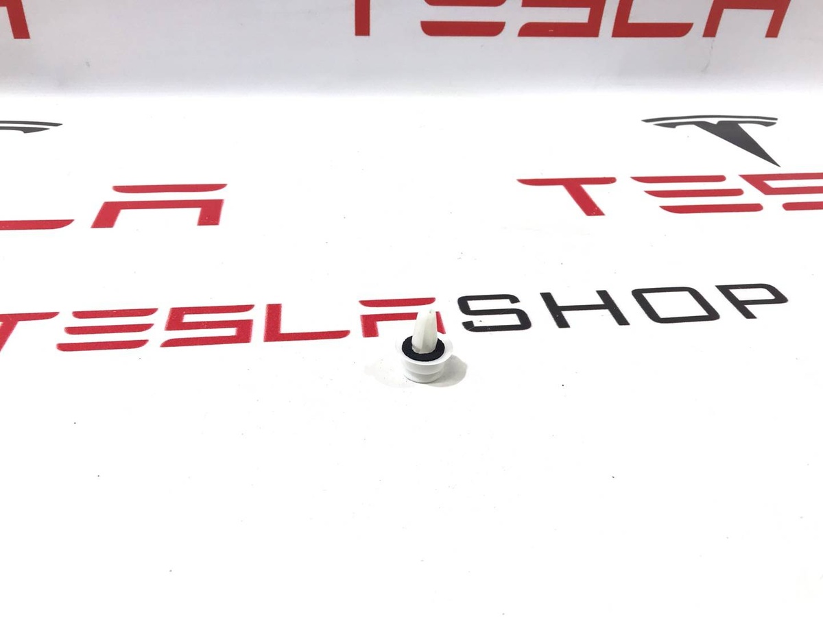 Клипса к Tesla Model S 2013