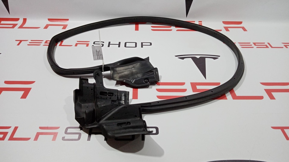 Уплотнитель к Tesla Model S 2014