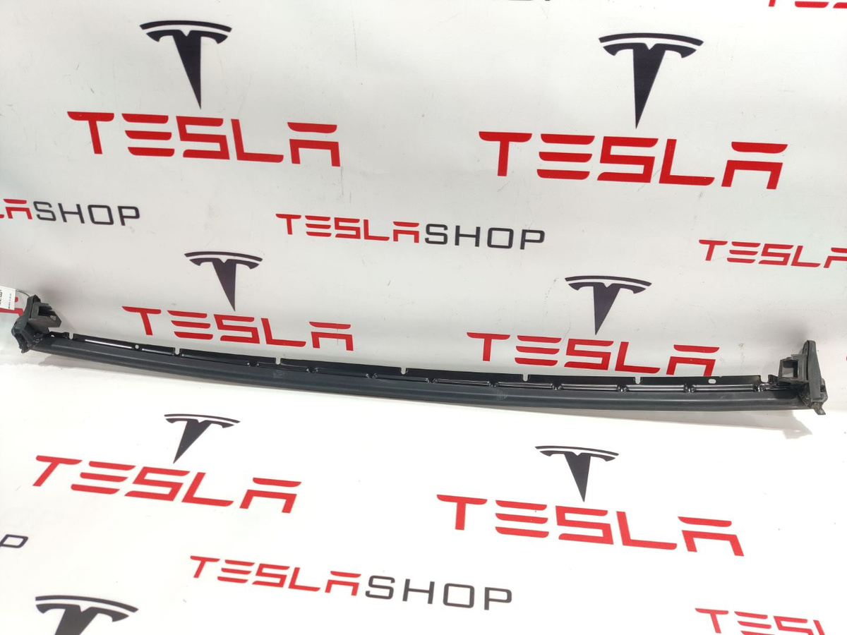 Уплотнитель к Tesla Model X 2016