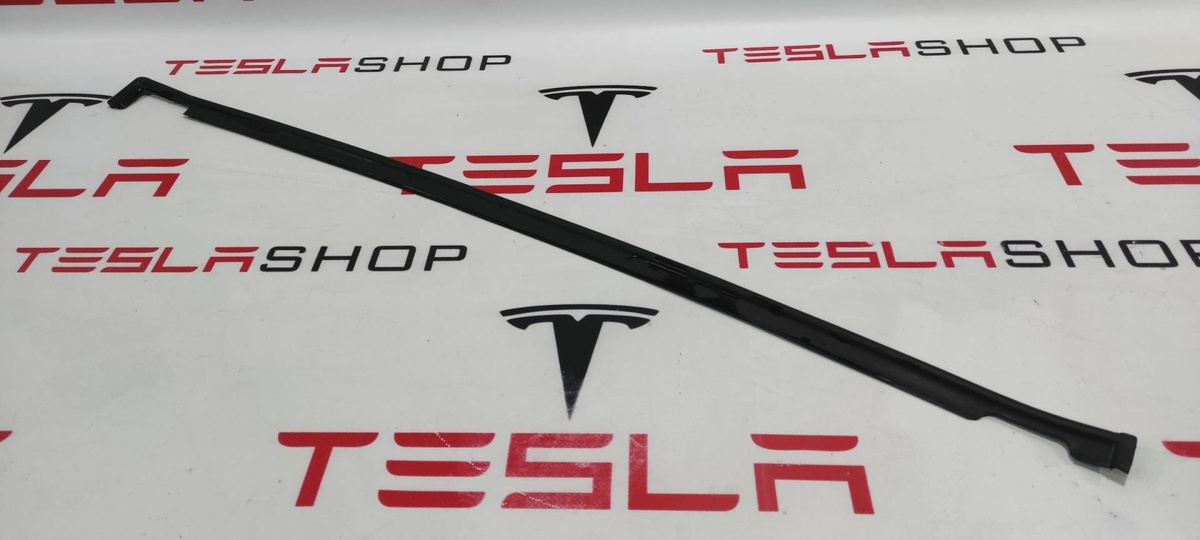 Уплотнитель двери сдвижной к Tesla Model X 2017