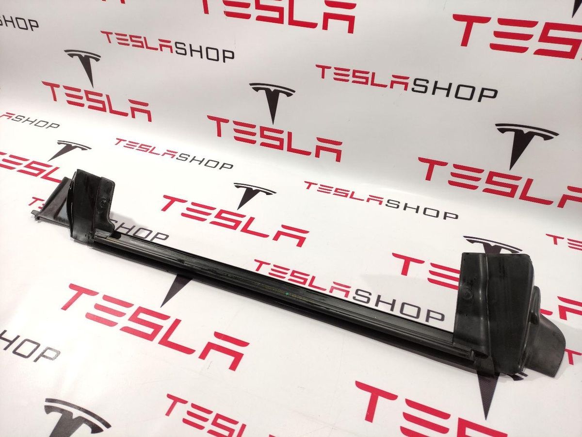 Уплотнитель к Tesla Model 3 2020