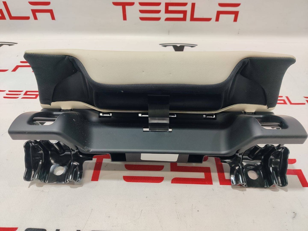 Крепление сиденья к Tesla Model S 2022