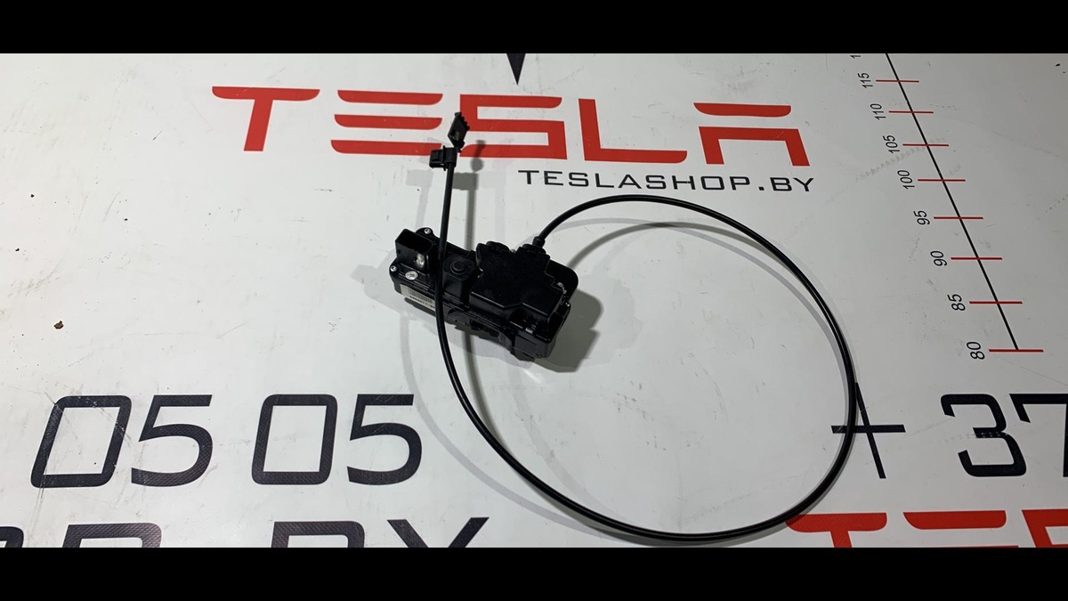 Замок двери задней левой к Tesla Model S 2012