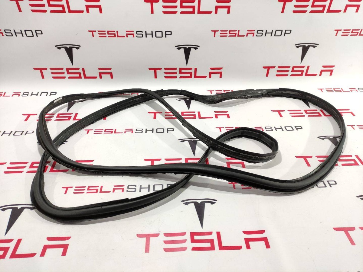 Уплотнитель к Tesla Model X 2016