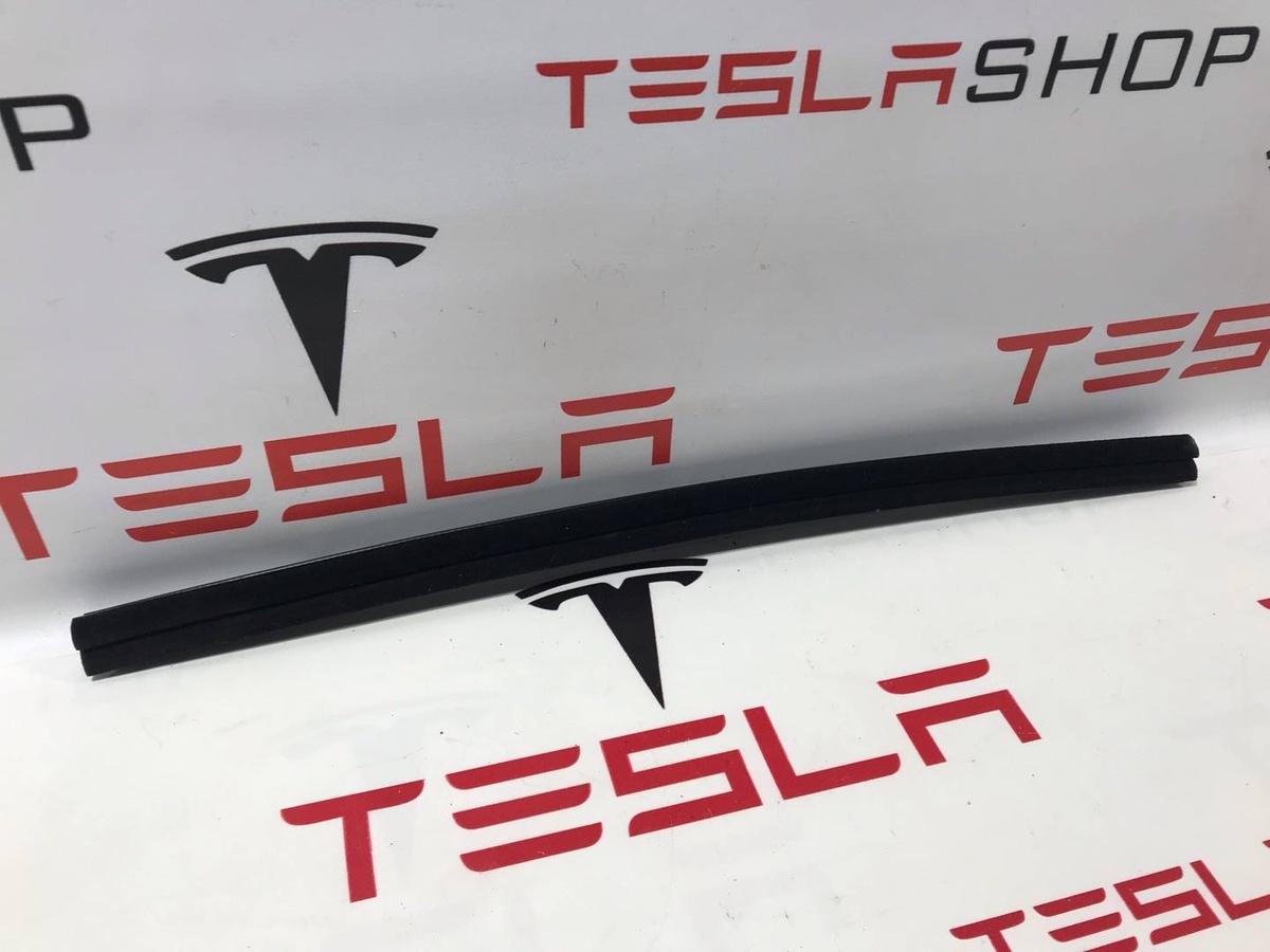 Уплотнитель к Tesla Model S 2013
