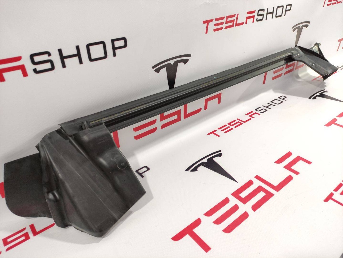 Уплотнитель к Tesla Model 3 2021
