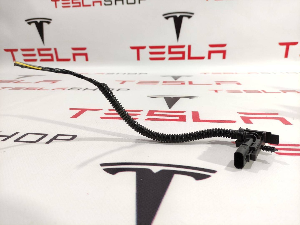 Разъем (фишка) проводки к Tesla Model 3 2019