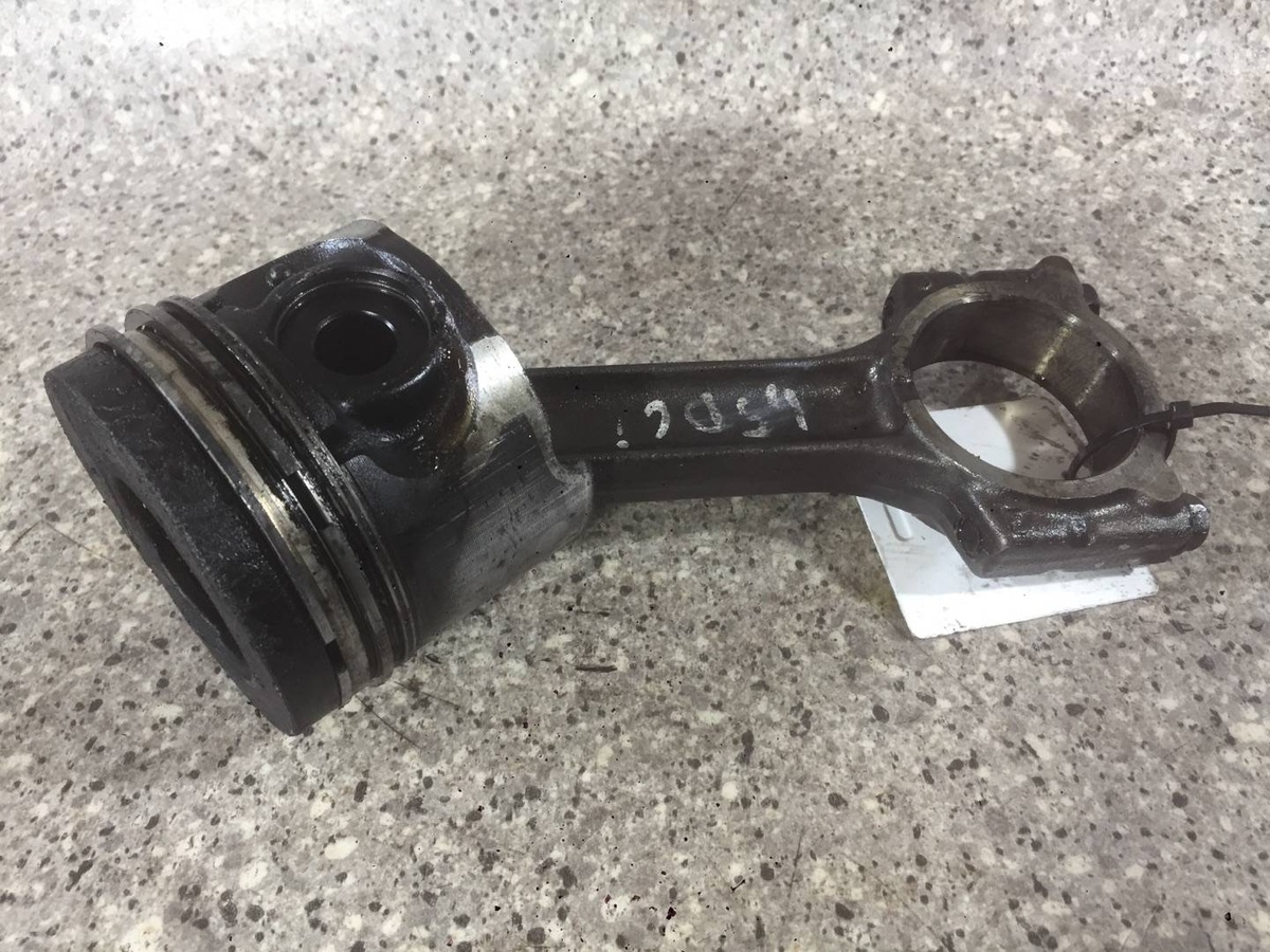 Поршень к Renault Megane 2004