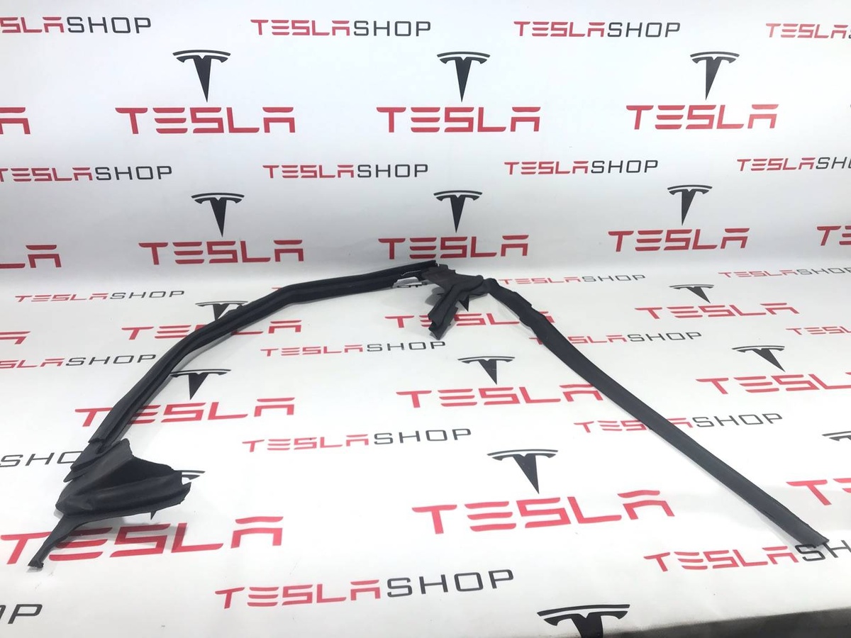 Уплотнитель к Tesla Model X 2017