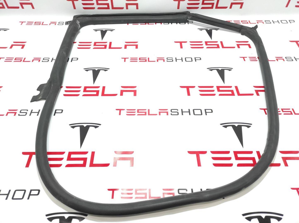 Уплотнитель к Tesla Model S 2012