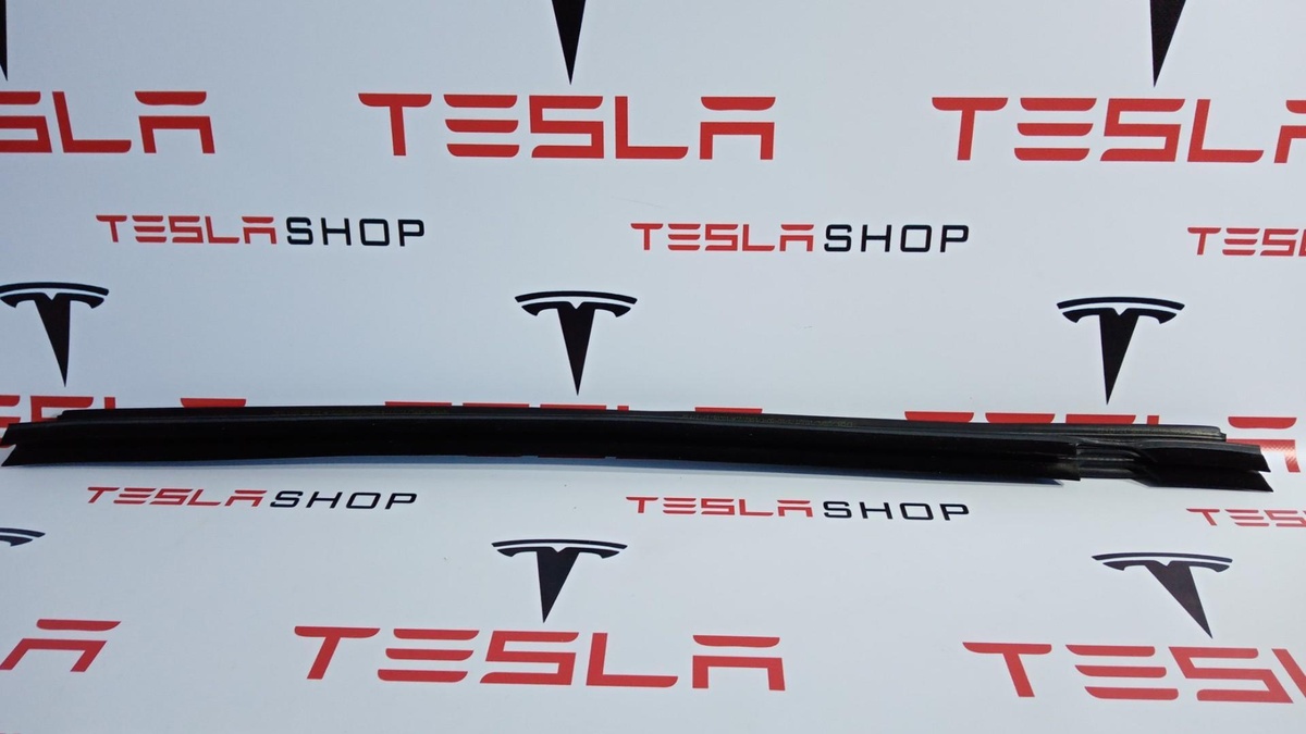 Уплотнитель к Tesla Model X 2020